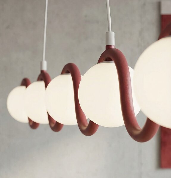 Długa lampa nad stół Sinus 5 Burgundy – 5 kloszy mlecznych, do jadalni, kuchni domodes