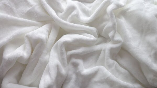 Zestaw pościeli z mikropluszu PAPAVA kremowy + prześcieradło z mikropluszu SOFT 180x200 cm biały, łóżko podwójne