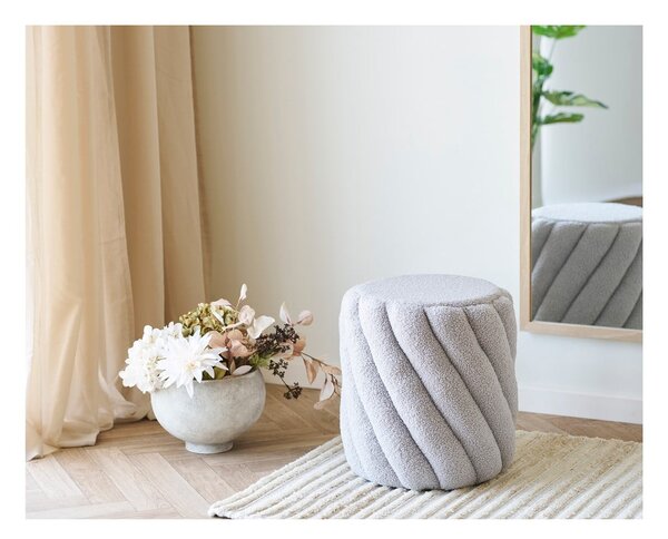 Szary puf z materiału bouclé Sana – House Nordic