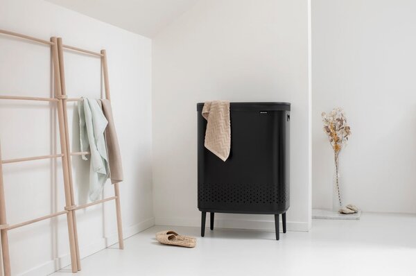 Metalowy kosz na pranie w kolorze matowej czerni 90 l Bo Hi – Brabantia