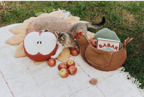 Bawełniana poduszka dziecięca ø 30 cm Apple – Lorena Canals