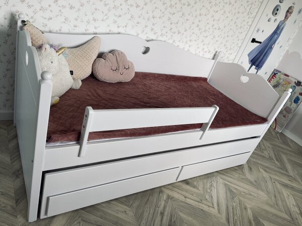 Zestaw mebli LAURA z łóżkiem wysuwanym