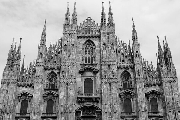 Obraz katedra w Mediolanie w wersji czarno-białej