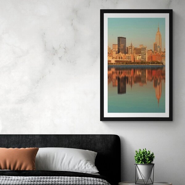 Plakat z passe-partout uroczy Nowy Jork odbity w wodzie