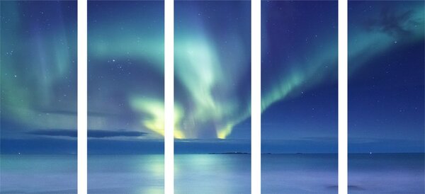 5-częściowy obraz zorza polarna nad oceanem