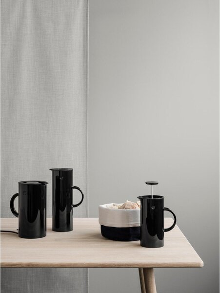 Czarny plastikowy czajnik elektryczny 1,5 l EM77 – Stelton