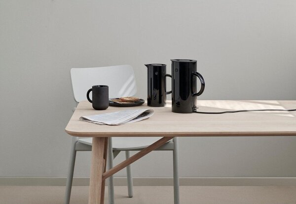 Czarny plastikowy czajnik elektryczny 1,5 l EM77 – Stelton
