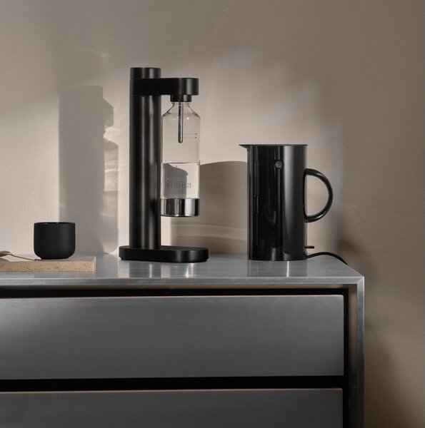Czarny plastikowy czajnik elektryczny 1,5 l EM77 – Stelton