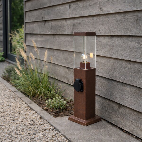Lampa zewnętrzna rdzawo-brązowa 45 cm z gniazdkiem IP44 - Malios