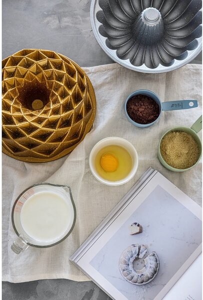 Forma do pieczenia z litego aluminium w kolorze złota Bonami Selection Lotus