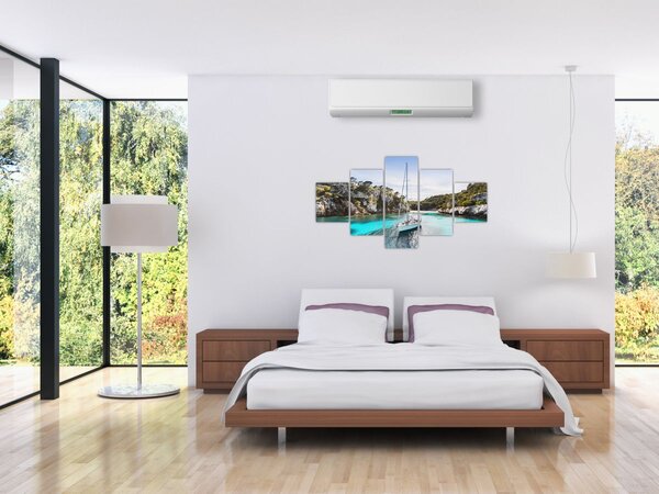 Obraz - Plaża z żaglówką (125x70 cm)