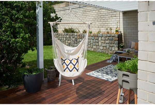 Kremowy tapicerowany wiszący fotel ogrodowy Tobago – Garden Pleasure