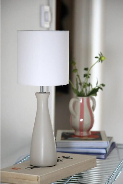 Kremowa lampa stołowa z tekstylnym kloszem (wysokość 42 cm) Birillo – Markslöjd