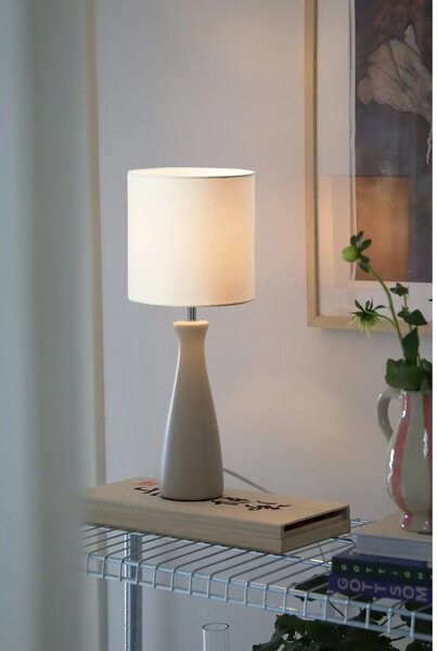 Kremowa lampa stołowa z tekstylnym kloszem (wysokość 42 cm) Birillo – Markslöjd