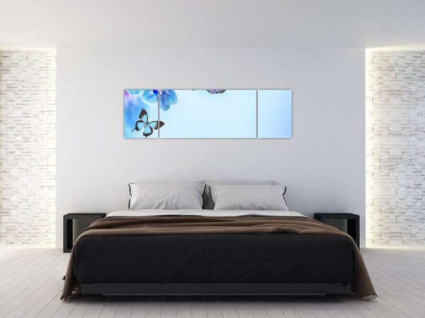Obraz - Motyl na kwiatach orchidei, niebieski (170x50 cm)