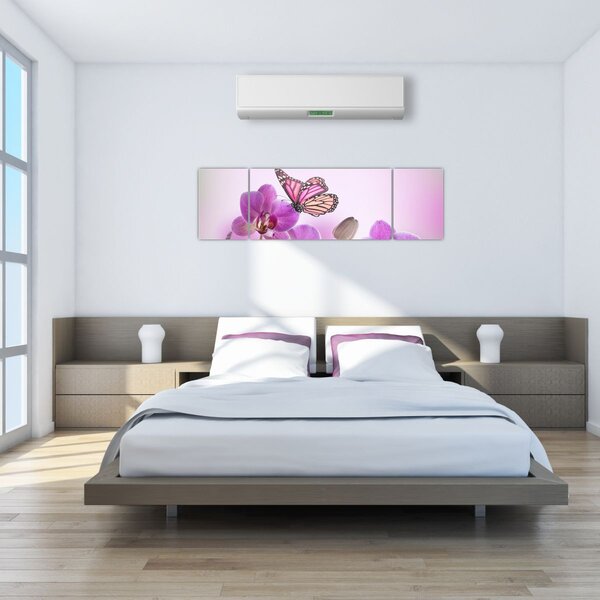 Obraz - Motyl na kwiatach orchidei, liliowy (170x50 cm)