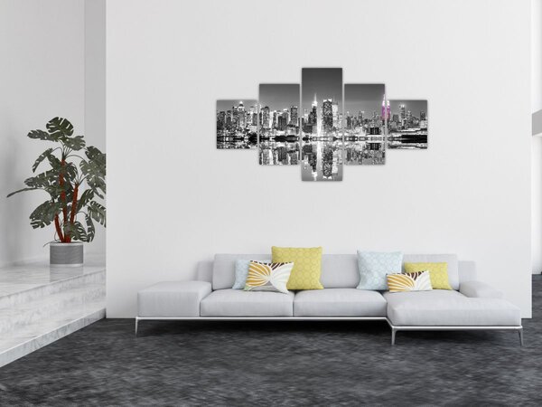 Obraz - Nowy Jork i fioletowy wieżowiec (125x70 cm)