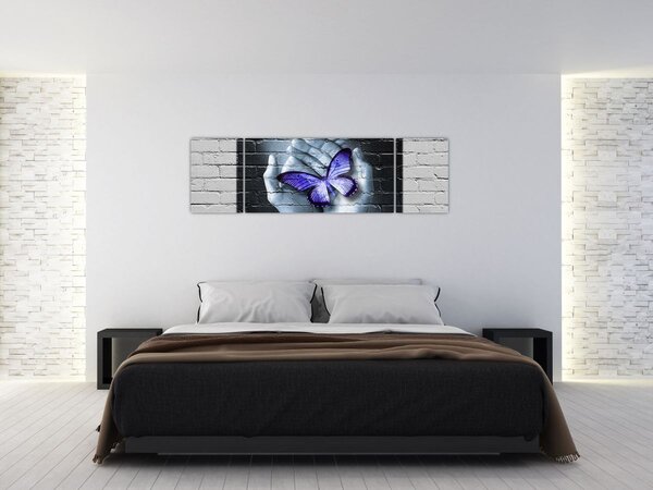 Obraz - Fioletowy motyl na ścianie (170x50 cm)
