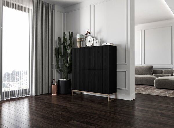 Czarna komoda z lamelowym frontem K4-R49