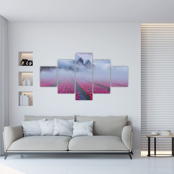 Obraz - Krajobraz z polami tulipanów (125x70 cm)
