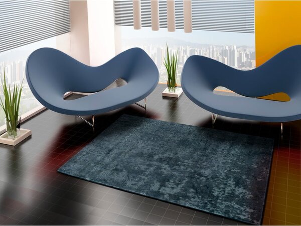 Niebieski dywan z wiskozy Universal Margot Azul, 140x200 cm