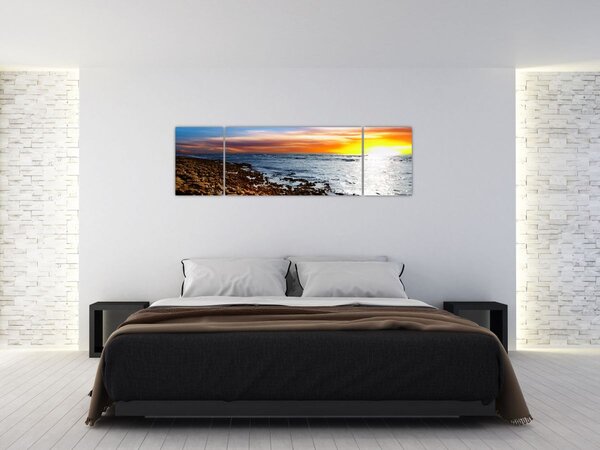 Obraz - Mewa lecąca nad wybrzeżem (170x50 cm)