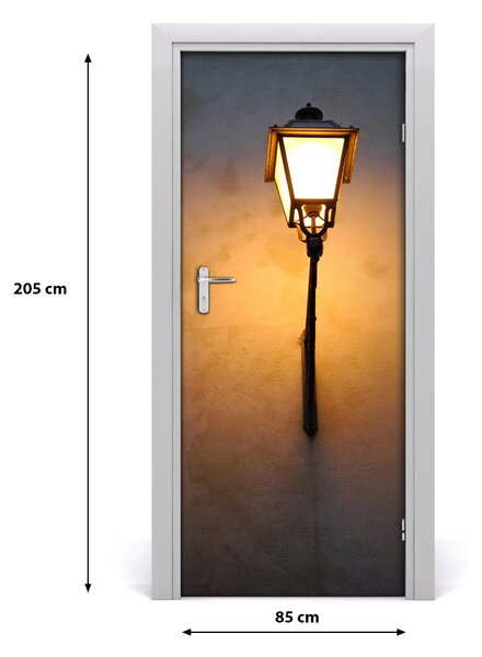 Fototapeta samoprzylepna DRZWI Stara uliczka lampa