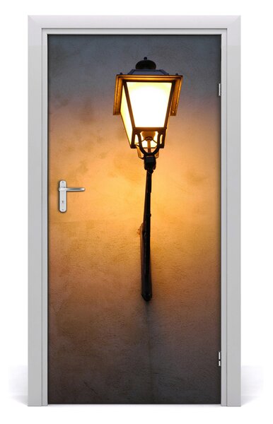Fototapeta samoprzylepna DRZWI Stara uliczka lampa