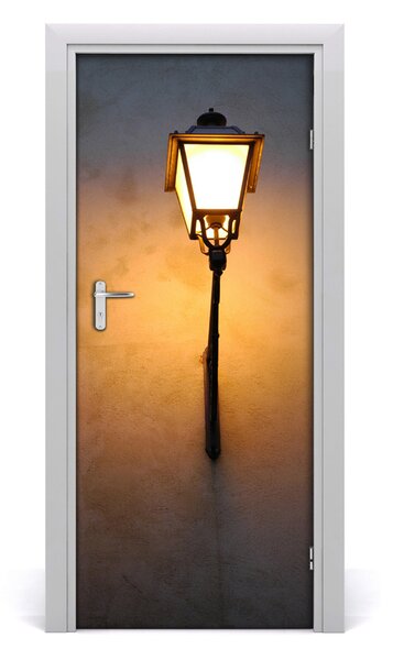 Fototapeta samoprzylepna DRZWI Stara uliczka lampa