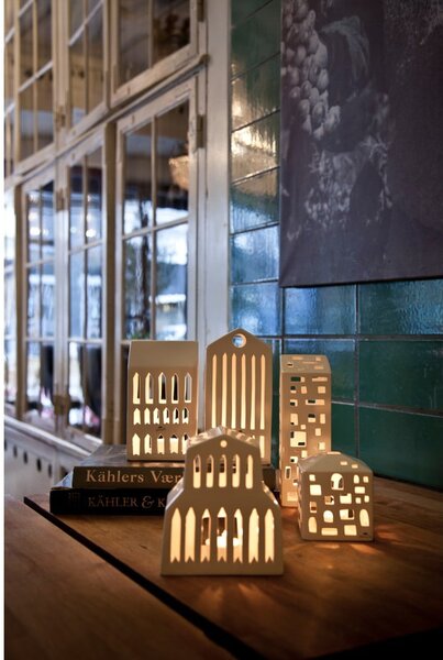 Biały ceramiczny świecznik Kähler Design Urbania Lighthouse Church