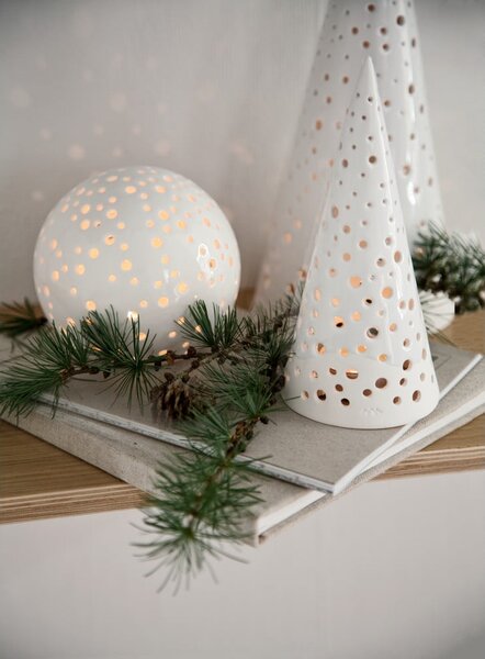 Biały świąteczny świecznik z porcelany kostnej Kähler Design Nobili, wys. 19 cm