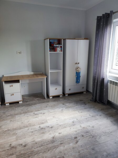 Biurko z szufladami do pokoju dziecka KRÓLICZEK - Wybór koloru