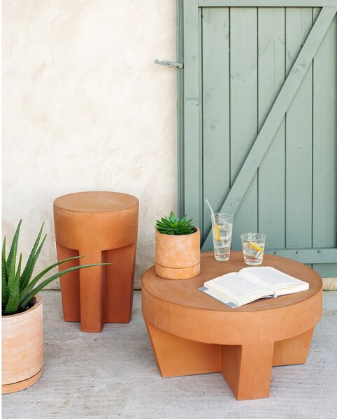 Terakotowy stolik Kave Home Vilena, ⌀ 33 cm