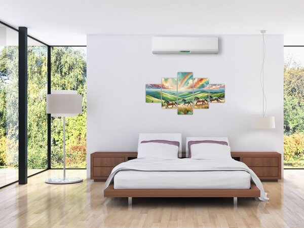 Obraz – Konie galopujące przez krajobraz (125x70 cm)