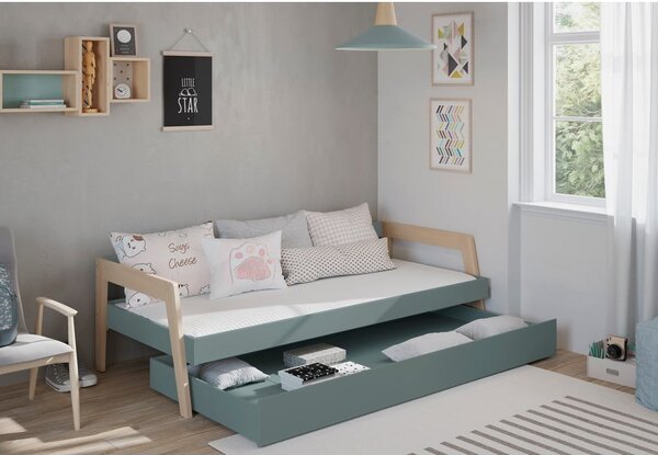 Zielono-szarozielone łóżko dziecięce z litego drewna sosnowego z wysuwanym łóżkiem ze schowkiem i stelażem 90x200 cm Carrie – Marckeric