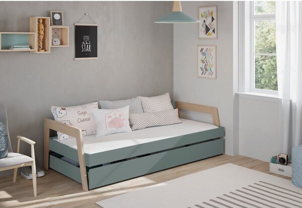 Zielono-szarozielone łóżko dziecięce z litego drewna sosnowego z wysuwanym łóżkiem ze schowkiem i stelażem 90x200 cm Carrie – Marckeric