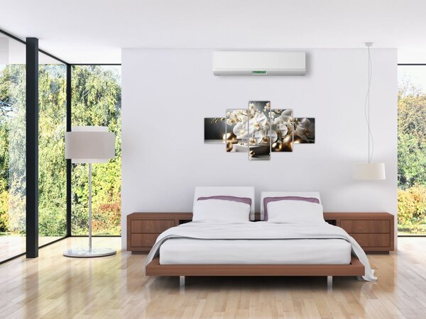 Obraz - Orchidea i złote kule (125x70 cm)