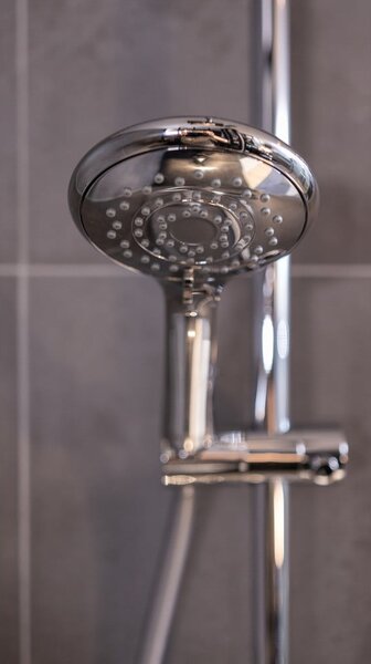 Ekonomiczna chromowana słuchawka prysznicowa Wenko Automatic, ø 11 cm