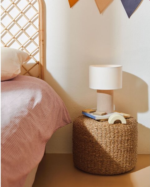 Biało-beżowa lampa stołowa z tekstylnym kloszem (wysokość 29 cm) Bianella – Kave Home