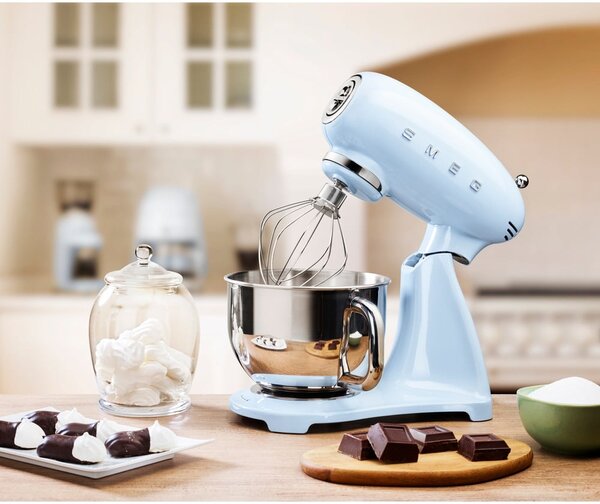 Jasnoniebieski robot kuchenny Retro Style – SMEG