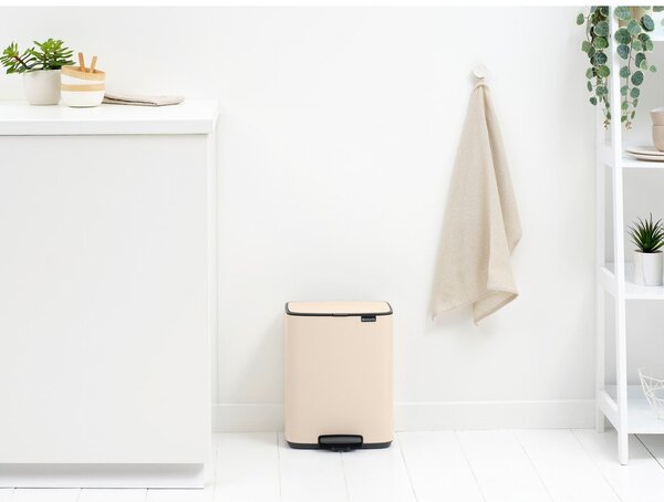 Beżowy stalowy kosz na śmieci z pedałem 12 l Bo – Brabantia