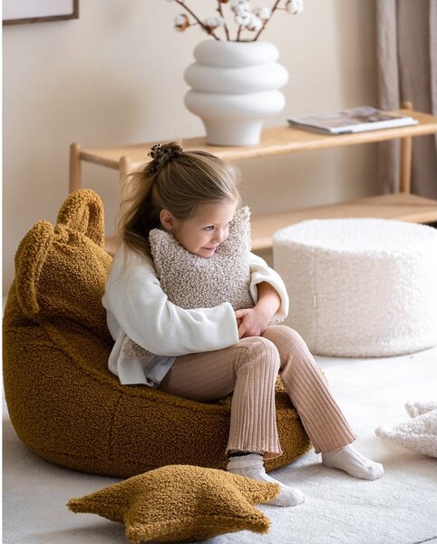 Brązowy dziecięcy worek do siedzenia z materiału bouclé Bear – Wigiwama