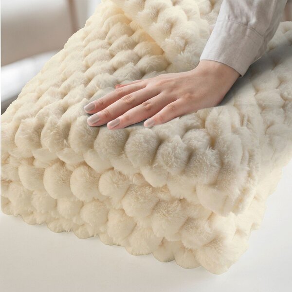 Koc z mikropluszu w kolorze kości słoniowej 180x220 cm Frosty – douceur d'intérieur