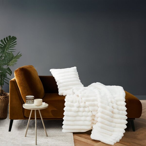 Kremowy koc z mikropluszu 180x220 cm Boudoir – douceur d'intérieur