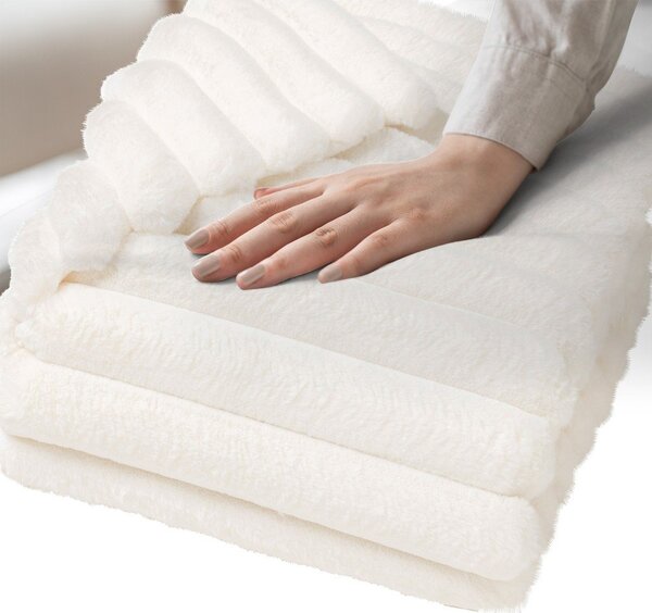 Kremowy koc z mikropluszu 180x220 cm Boudoir – douceur d'intérieur