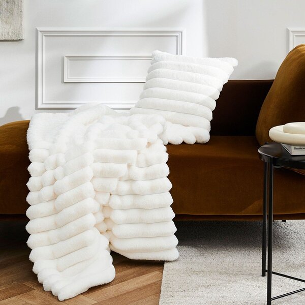 Kremowy koc z mikropluszu 180x220 cm Boudoir – douceur d'intérieur