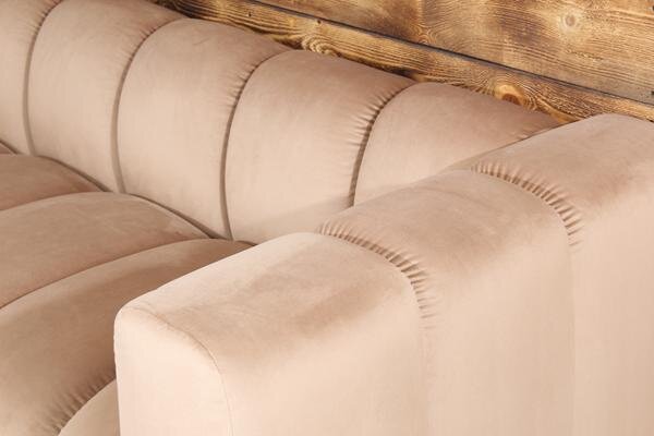 Sofa dwuosobowa welurowa beżowa nowoczesna do salonu na recepcję SOMA 2