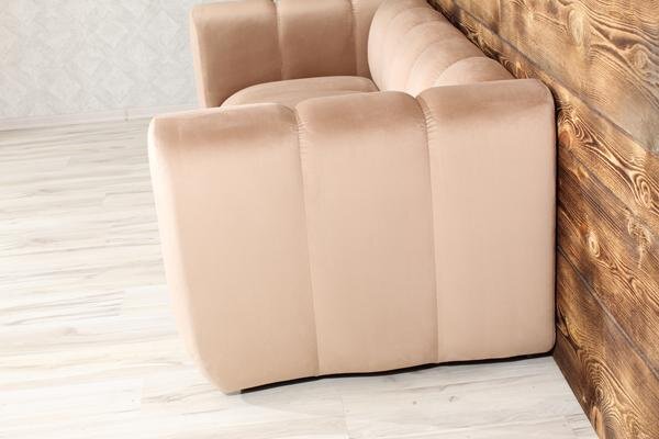 Sofa dwuosobowa welurowa beżowa nowoczesna do salonu na recepcję SOMA 2