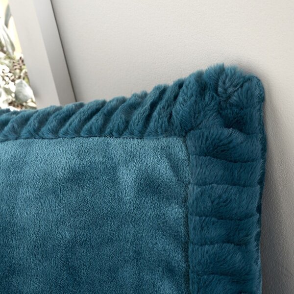 Poduszka dekoracyjna 55x55 cm Velvet and Faux Fur – Catherine Lansfield