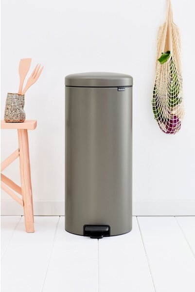 Szary stalowy kosz na śmieci z pedałem 30 l NewIcon – Brabantia